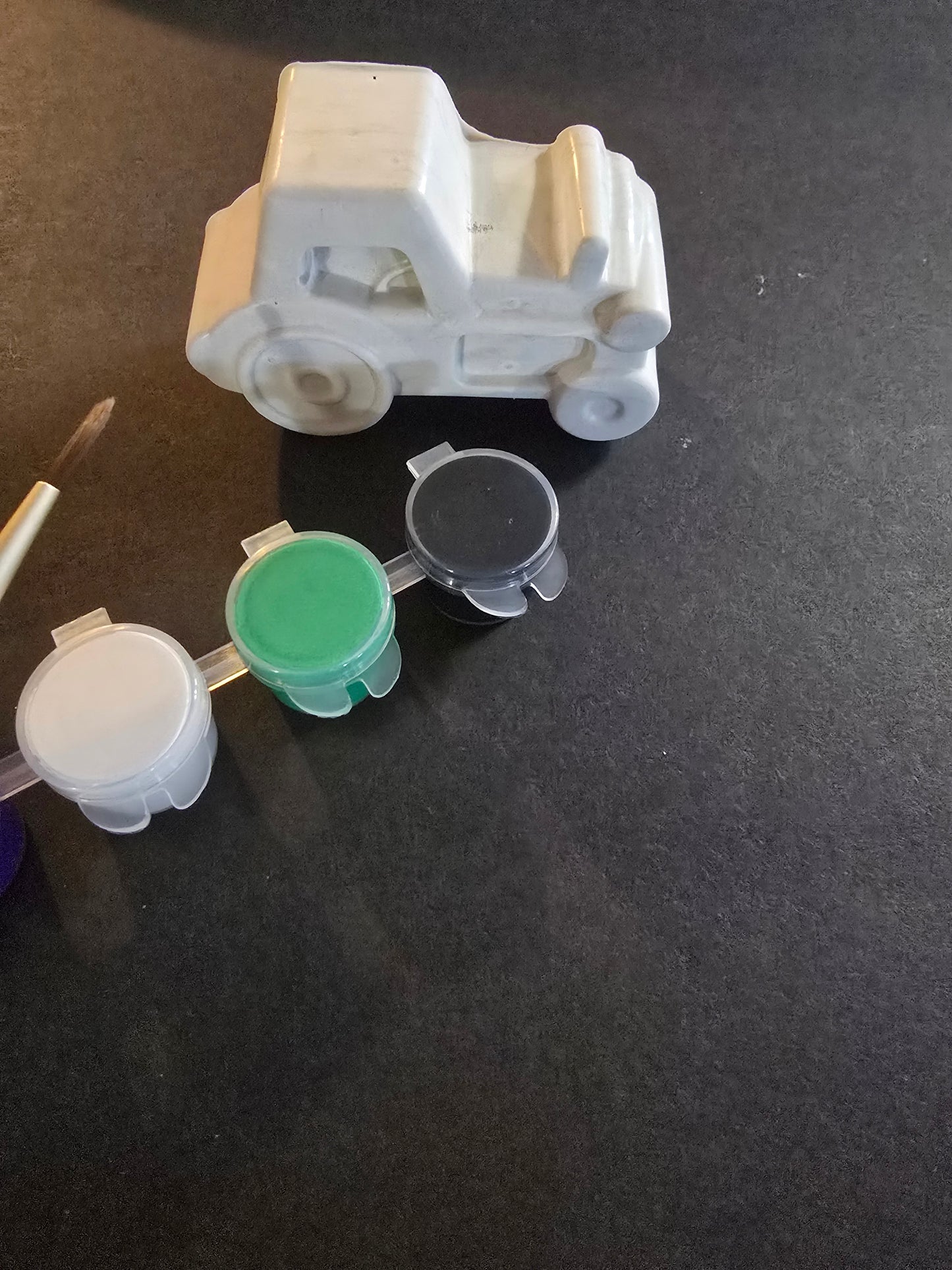 Tractor paintable figure